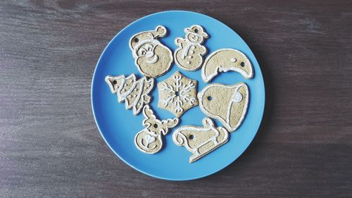 Close-up of blue plate on table