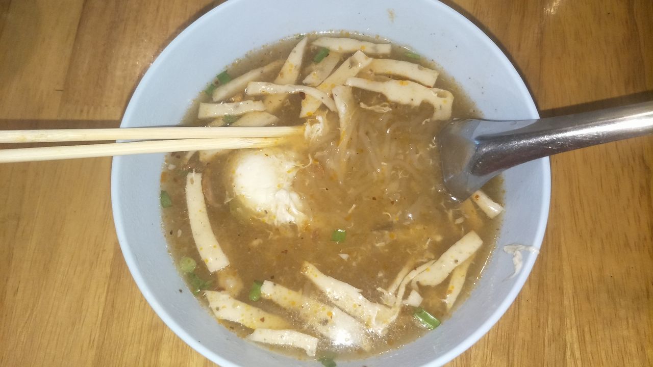 CLOSE-UP OF FOOD IN BOWL