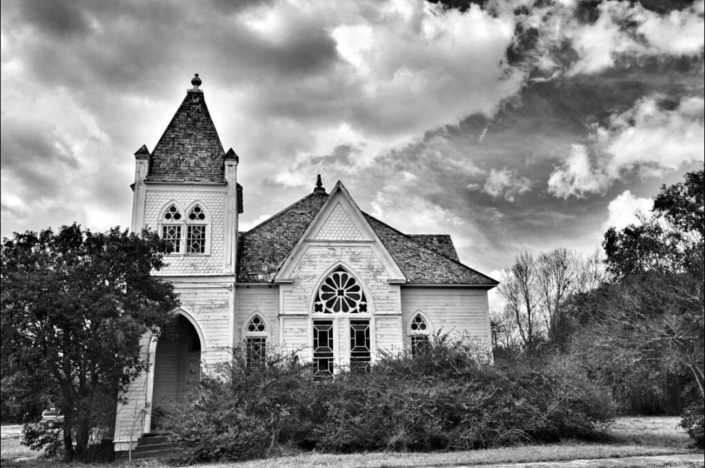 architecture, place of worship, religion, building exterior, built structure, church, spirituality, sky, tree, cloud - sky, cross, cathedral, facade, low angle view, cloud, cloudy, day, outdoors