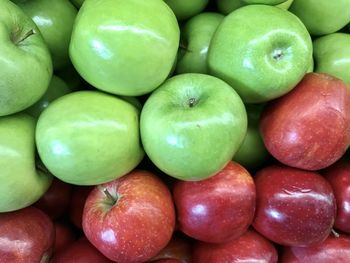 Full frame shot of apples