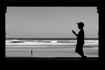 Silhouette of tourists on beach