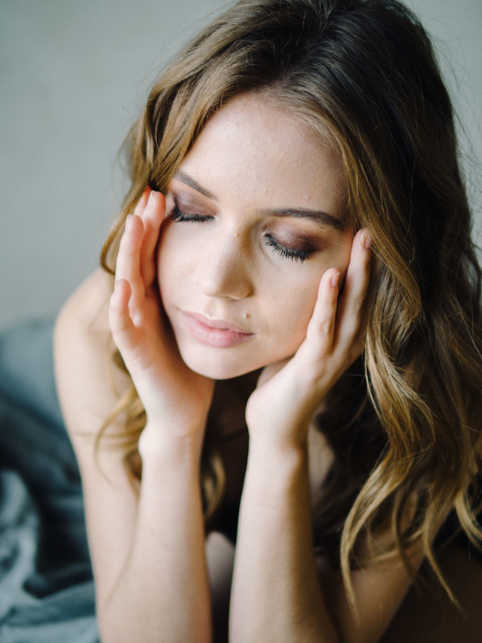 one person, young women, head in hands, front view, headshot, young adult, portrait, indoors, women, hand, hair, emotion, adult, close-up, contemplation, real people, hairstyle, sadness, depression - sadness, beautiful woman