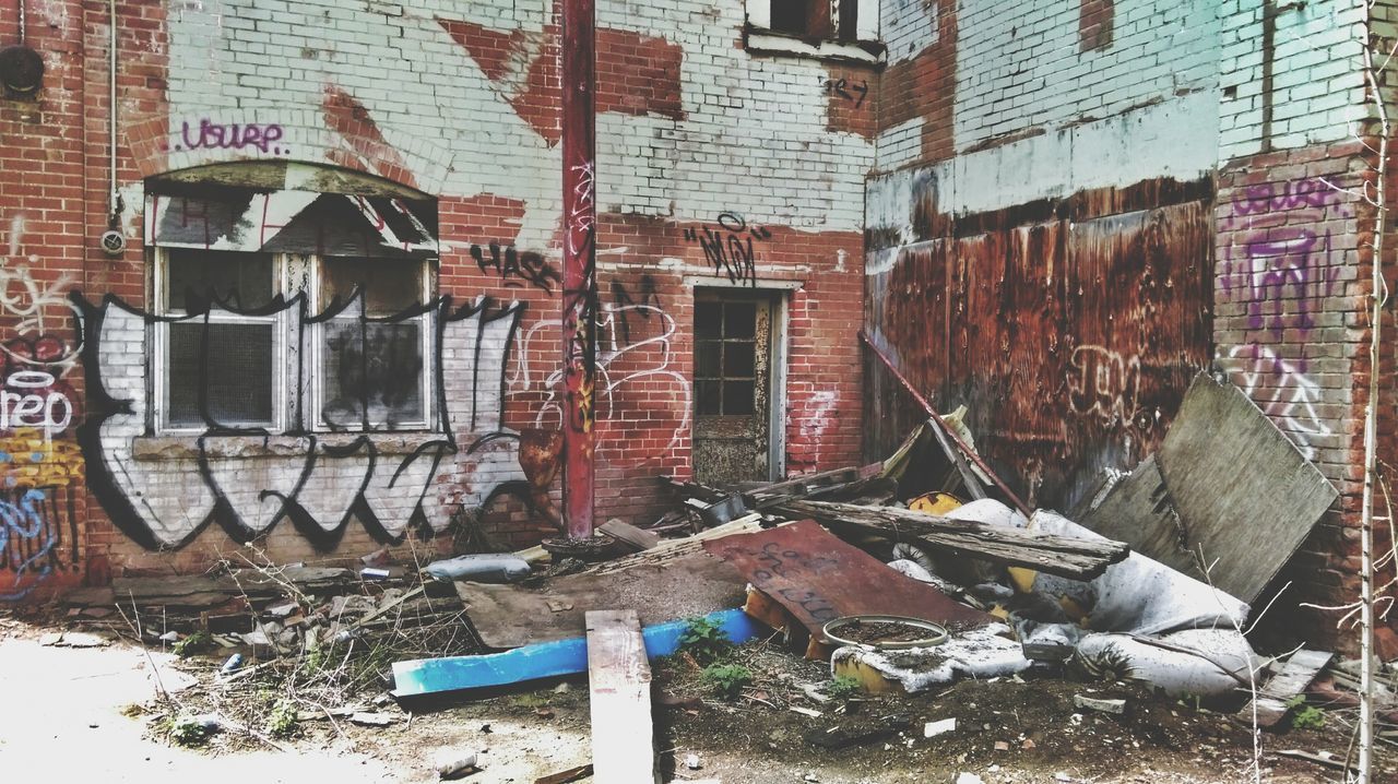 building exterior, architecture, built structure, house, abandoned, building, residential building, residential structure, wall - building feature, brick wall, graffiti, damaged, window, obsolete, day, city, run-down, deterioration, messy, outdoors