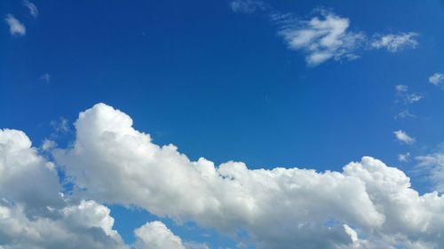Low angle view of cloudy sky