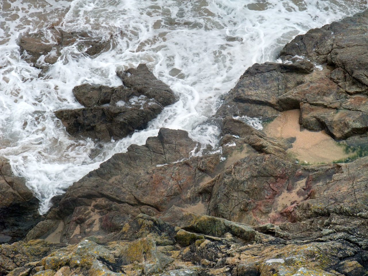 HIGH ANGLE VIEW OF STREAM FLOWING THROUGH ROCKS