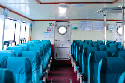 Empty seats in vessel 