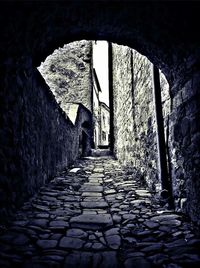 Narrow alley