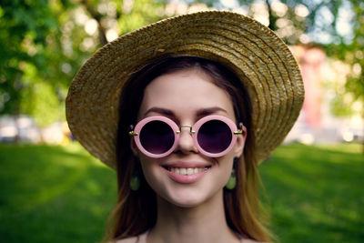 Portrait of smiling girl wearing sunglasses