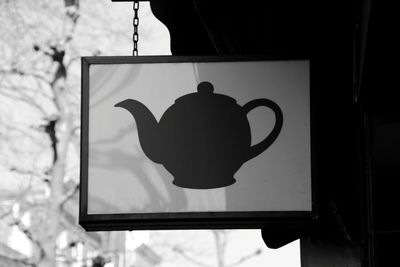 Hanging sign of an tea kettle