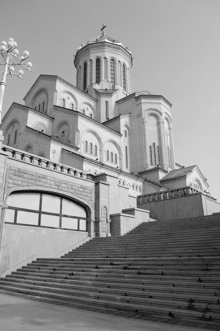 LOW ANGLE VIEW OF HISTORICAL BUILDING