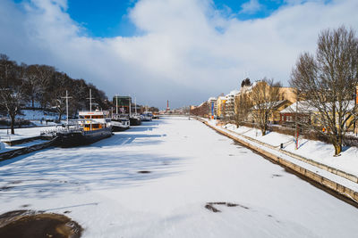 Svenic view of river against sky