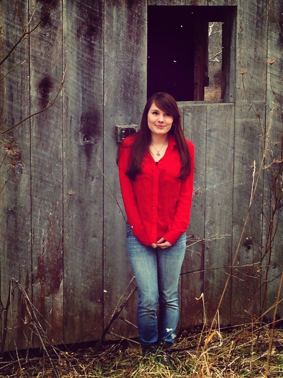 standing, looking at camera, portrait, lifestyles, front view, casual clothing, person, young adult, young women, leisure activity, built structure, architecture, full length, red, building exterior, three quarter length, smiling, wall - building feature