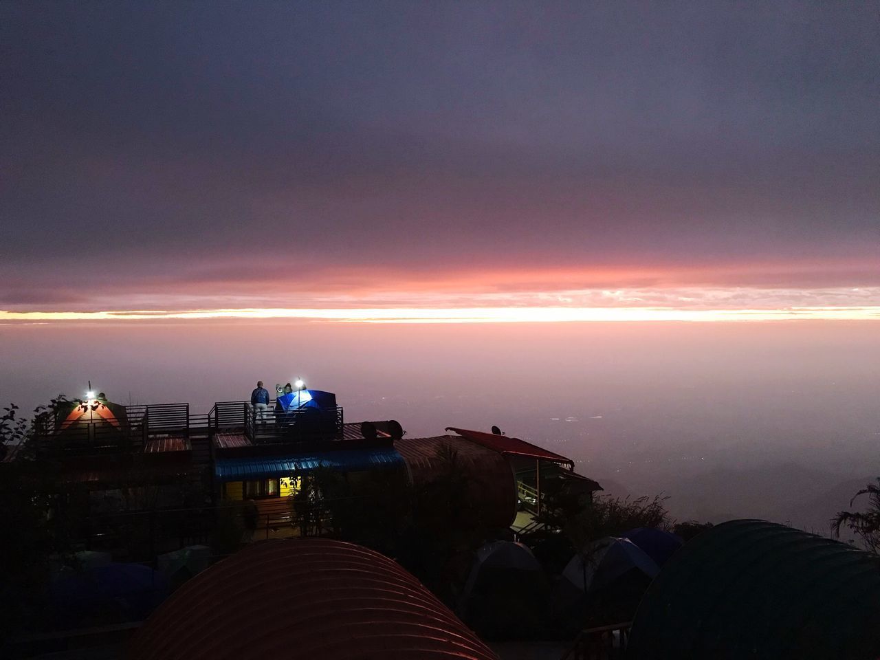 SCENIC VIEW OF SEA AGAINST SKY AT SUNSET