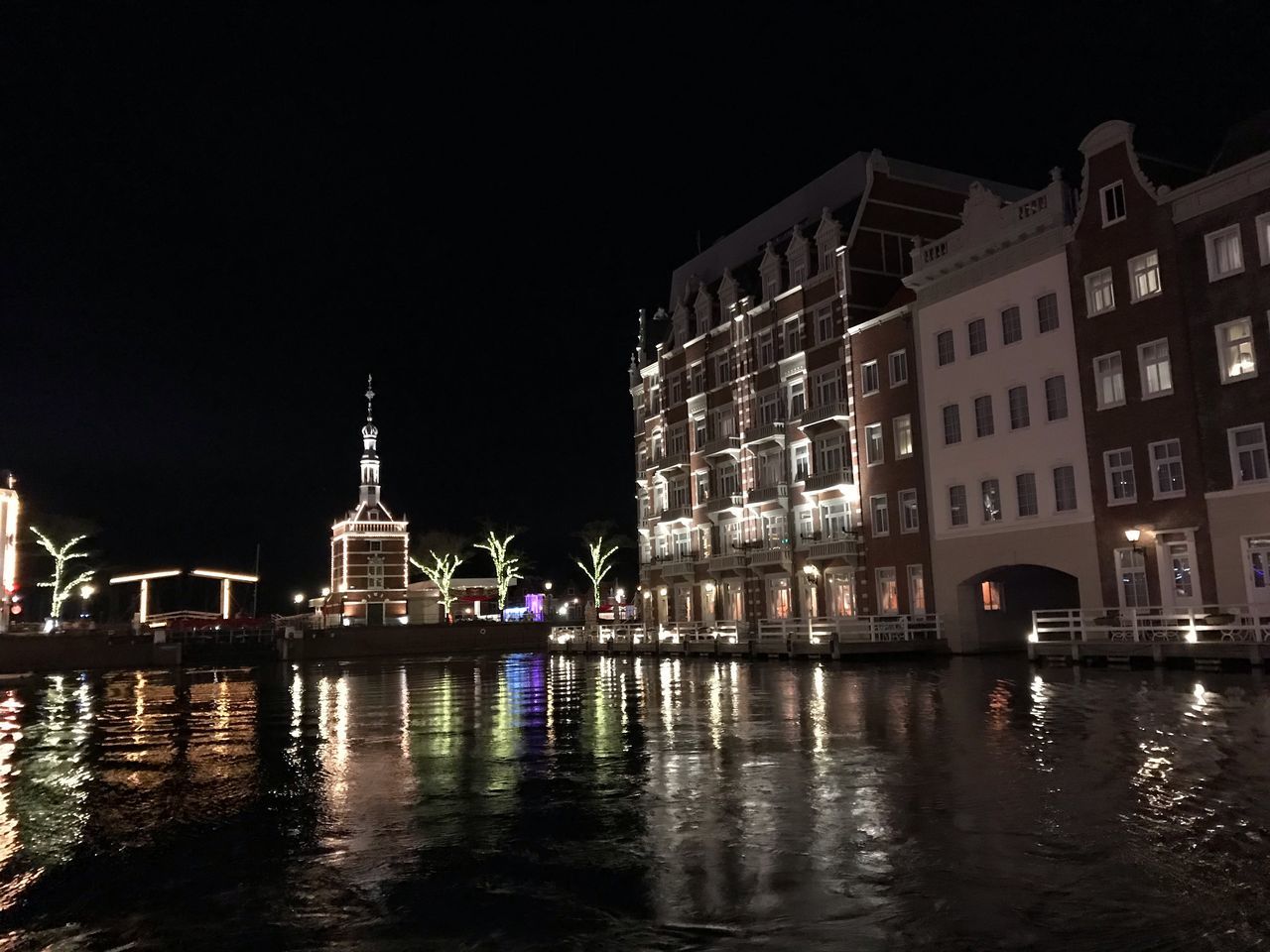 building exterior, built structure, architecture, night, illuminated, water, building, reflection, city, waterfront, sky, no people, nature, travel destinations, outdoors, river, residential district, copy space, clear sky, apartment