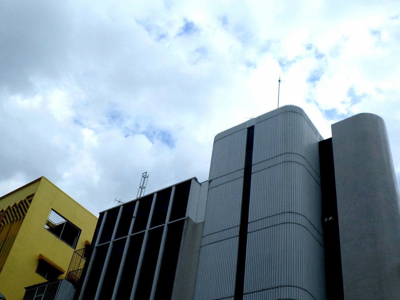 LOW ANGLE VIEW OF BUILDINGS AGAINST SKY