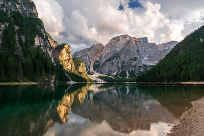 Panoramic view of lake and mountains against sky