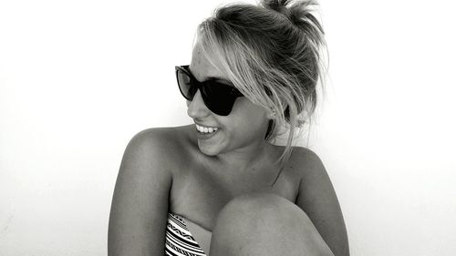 Portrait of smiling young woman wearing sunglasses