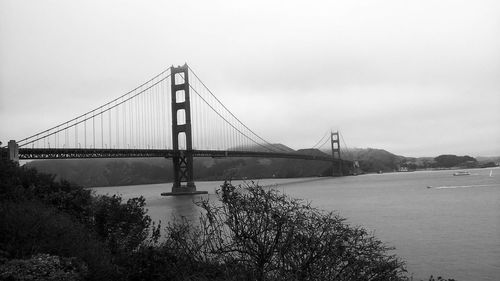 Golden gate bridge over san francisco bay against sky