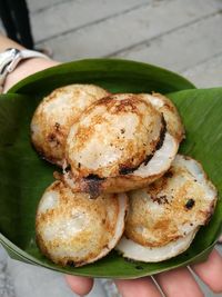 Close-up of served bread in plate on table