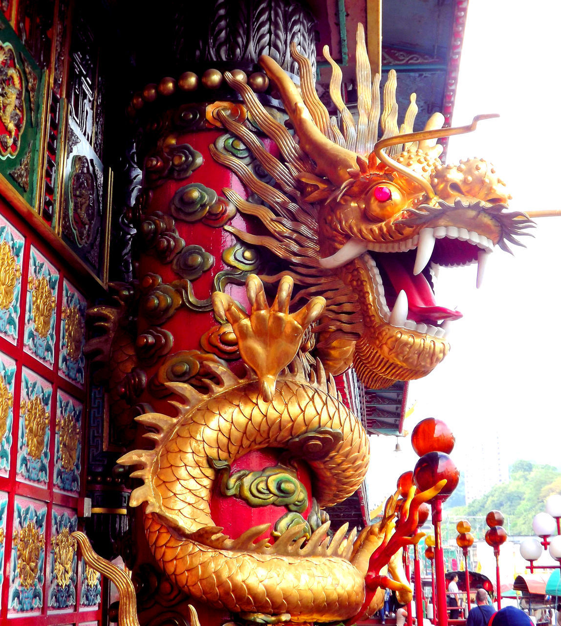 BUDDHA STATUE IN BUILDING