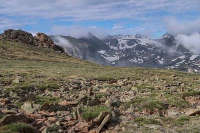 Landscape of mountain tops in rocky mountain national park in colorado