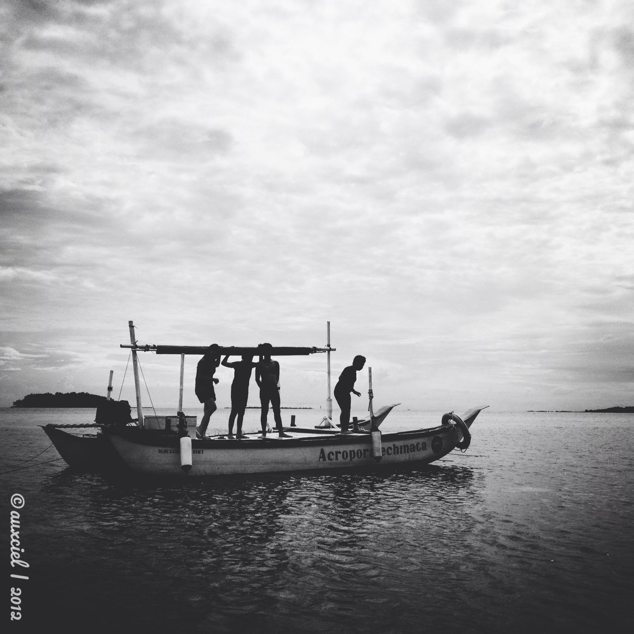 water, men, lifestyles, sky, leisure activity, sea, togetherness, person, cloud - sky, nautical vessel, medium group of people, waterfront, transportation, large group of people, bonding, friendship, cloudy, boat