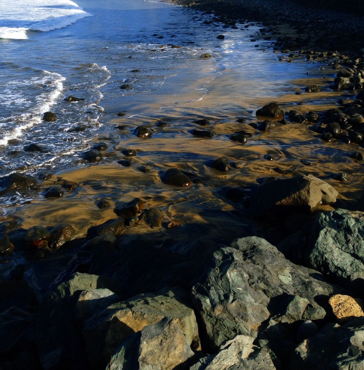 water, tranquility, tranquil scene, beauty in nature, rock - object, nature, scenics, sea, high angle view, outdoors, stone - object, idyllic, rock, sunlight, day, lake, non-urban scene, no people, shore, river