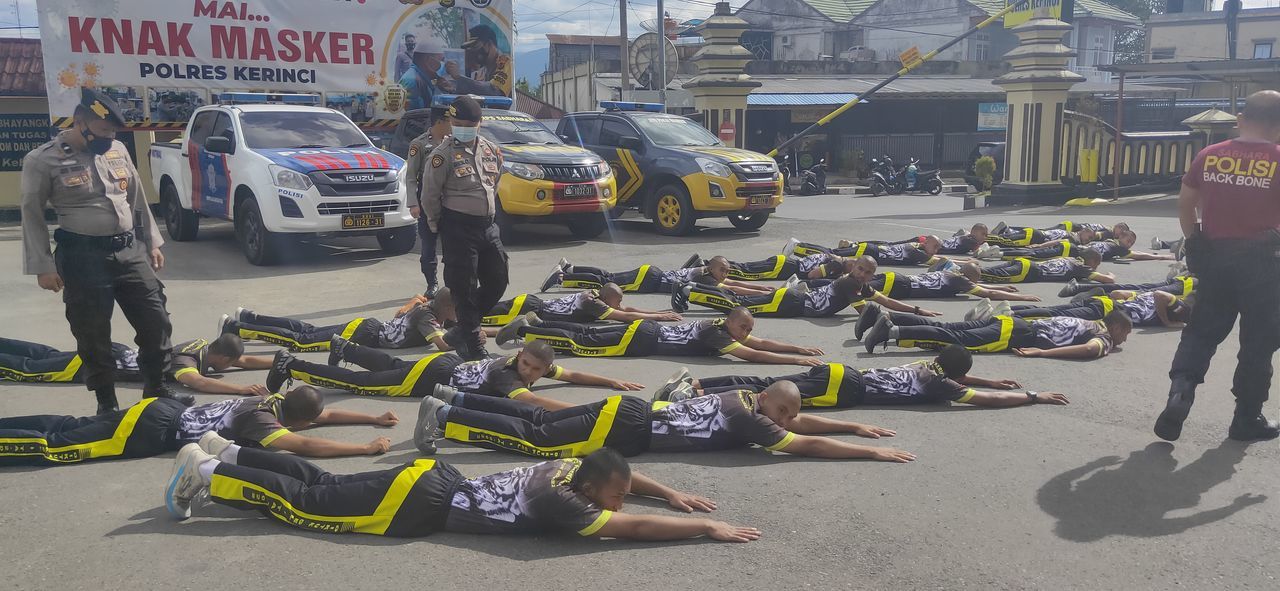 transportation, race track, group of people, city, vehicle, mode of transportation, architecture, day, law, men, street, car, occupation, full length, crowd, sign, sport venue, road, communication, adult, large group of people, government, police force, motor vehicle