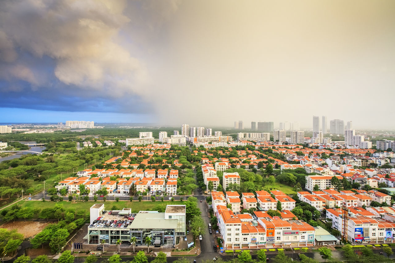 VIEW OF RESIDENTIAL DISTRICT AGAINST SKY