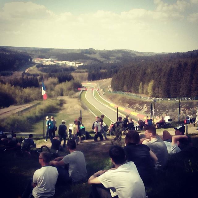 large group of people, men, landscape, lifestyles, crowd, leisure activity, person, transportation, sky, field, high angle view, mountain, travel, outdoors, tree, road, togetherness, rear view, spectator