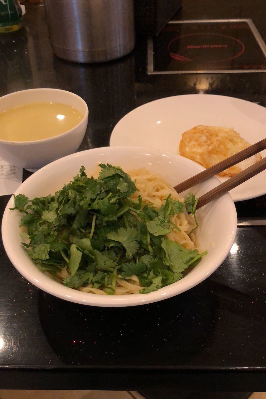 CLOSE-UP OF SALAD IN PLATE