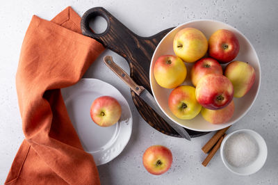 High angle view of granny smith apples in bowl on table