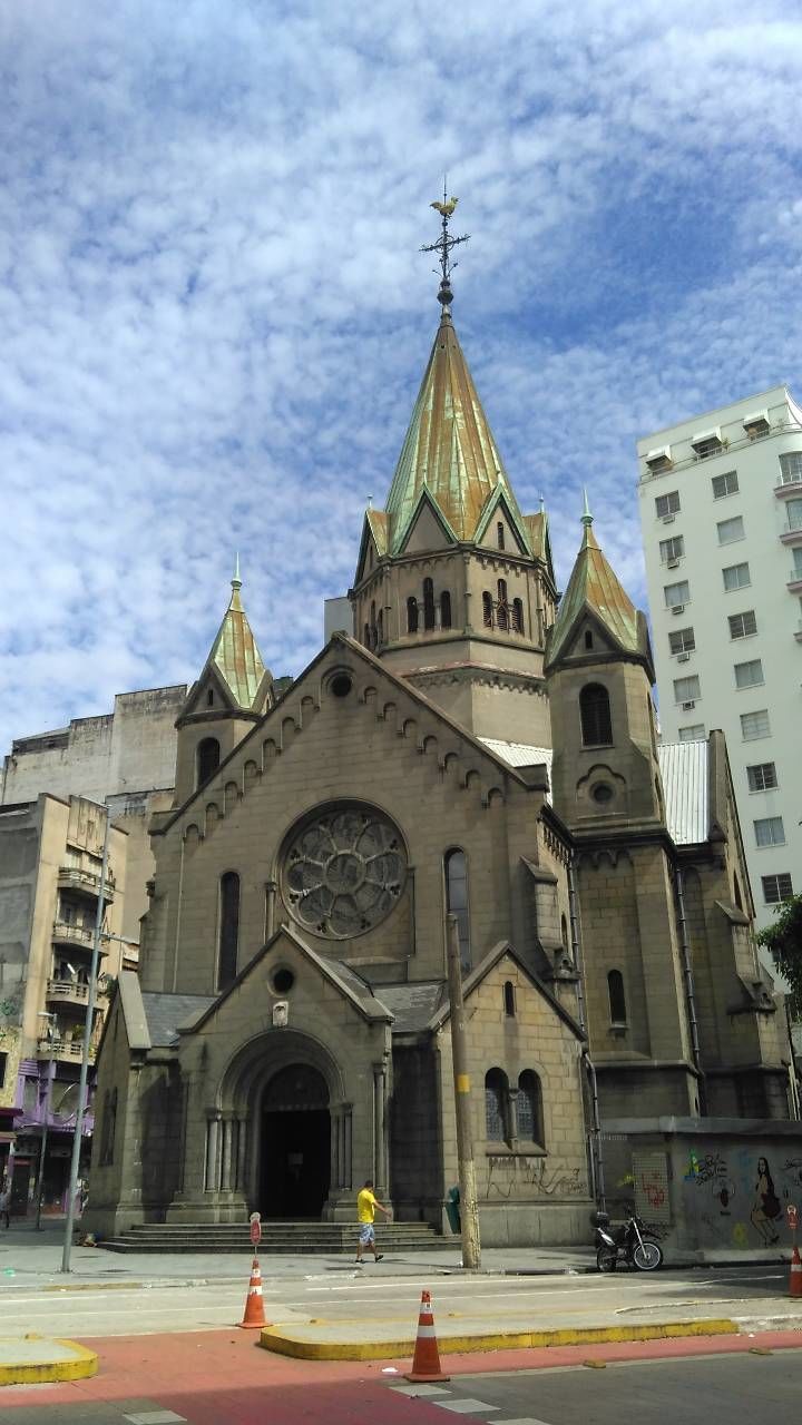 LOW ANGLE VIEW OF CHURCH AGAINST SKY IN CITY