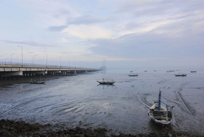 Boats sailing in sea against sky