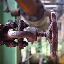 Close-up of rusty metal chain