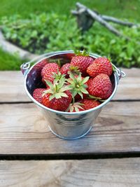  strawberries in bowl on table