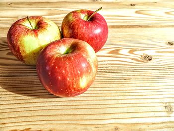 Close-up of apples on table