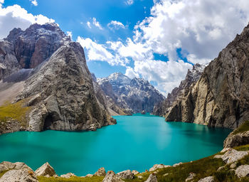 Panoramic view of lake and mountains against sky