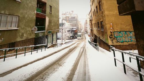 Narrow alley in city