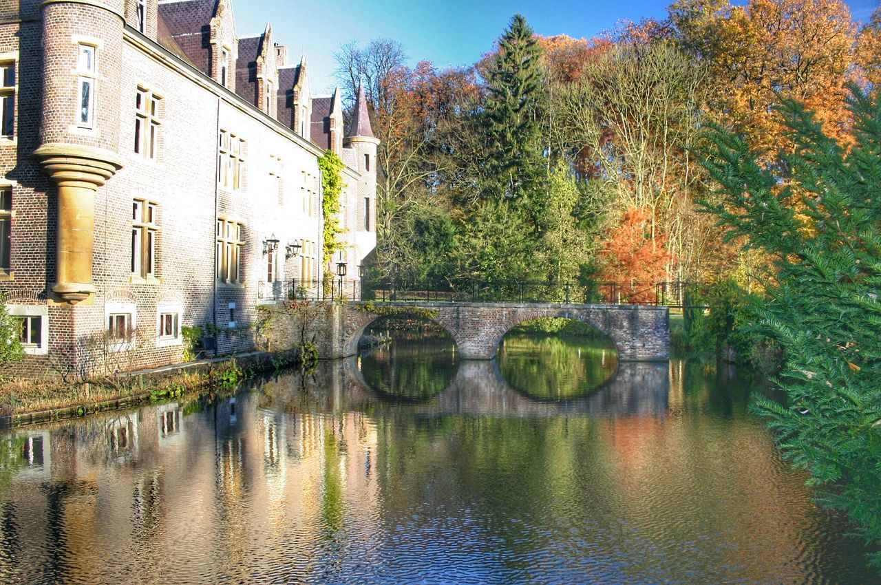 architecture, water, built structure, building exterior, reflection, tree, waterfront, pond, sky, river, fountain, lake, arch, outdoors, nature, no people, day, growth, building, canal