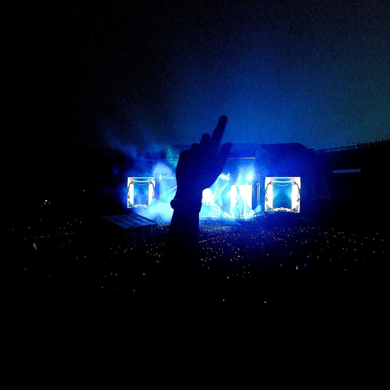 SILHOUETTE OF MAN AND WOMAN IN ILLUMINATED LIGHT