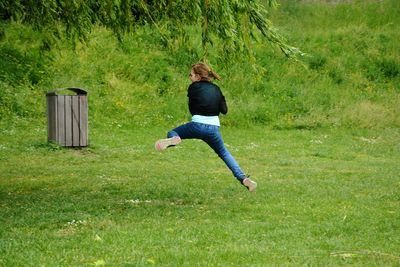 Full length of young woman in grass