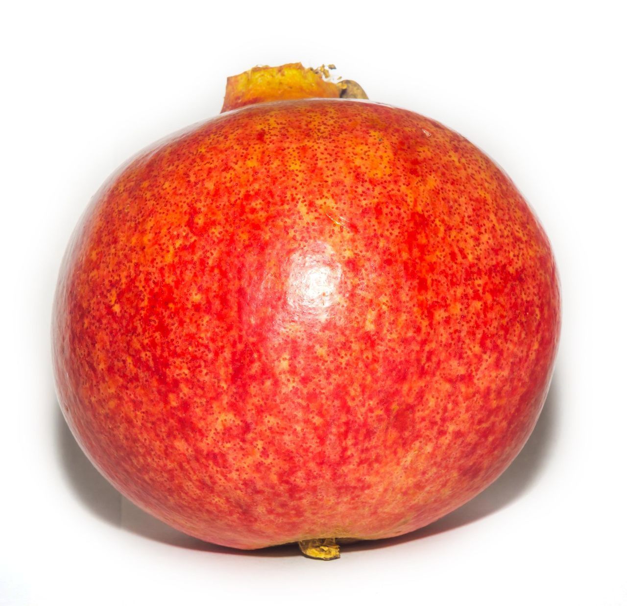 CLOSE-UP OF RED APPLE