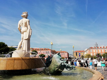 Statue and fountain against sky