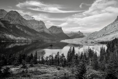 Mountains and wild goose island on saint mary lake at glacier national park in montana, usa