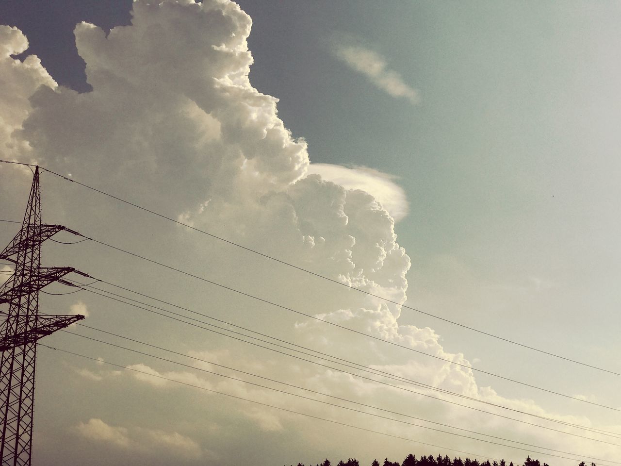 LOW ANGLE VIEW OF VAPOR TRAIL AGAINST SKY