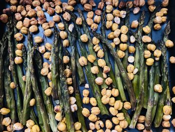 Asparagus with chickpeas