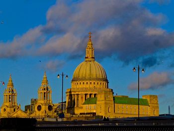 St paul cathedral against sky