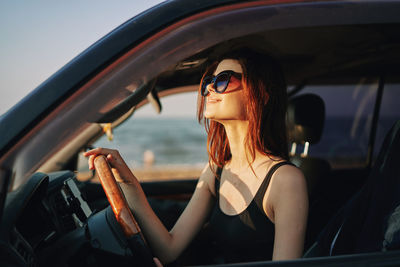 Midsection of woman in sunglasses