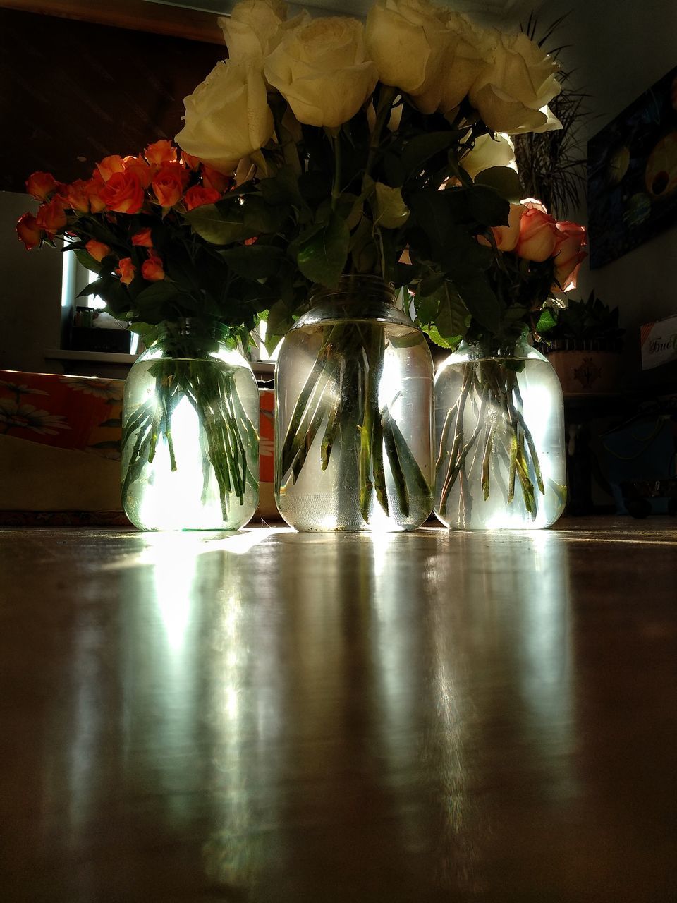 CLOSE-UP OF FLOWER VASE ON TABLE